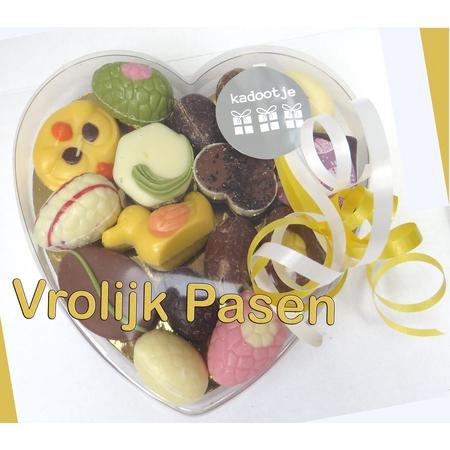 Paas hart gevuld met handgemaakte bonbons - Chocolade cadeau Pasen chocola